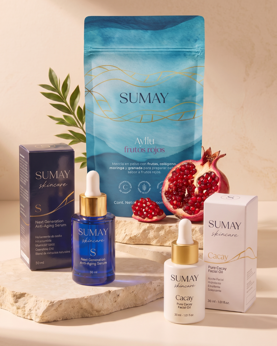 Ritual de Sumay. Pack de 3 productos: Ayllu Doypack, S Serum y Cacay Face Oil. Dispuestos sobre una mesa de mármol.
